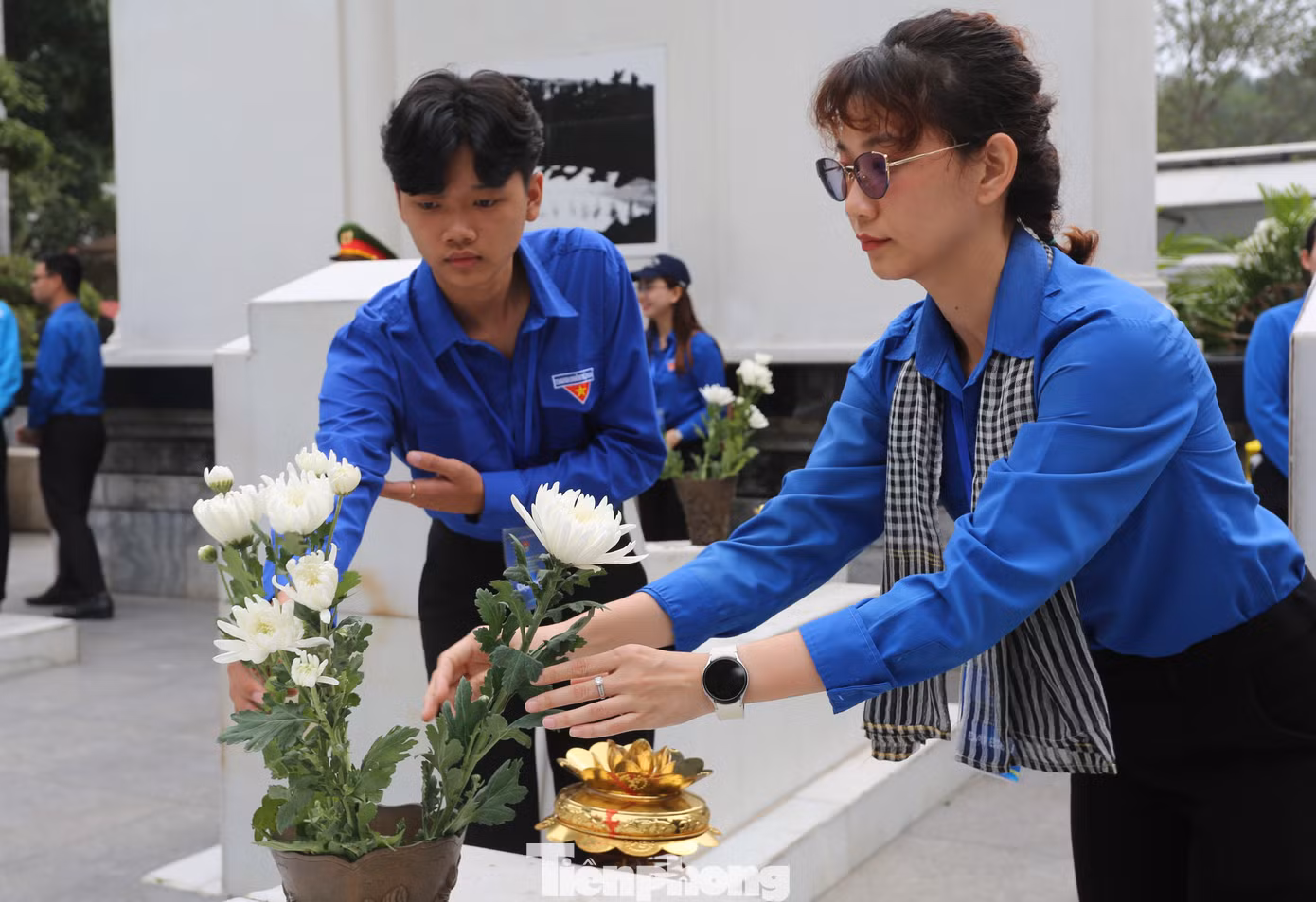 “Lần thứ 4 tôi đến Ngã ba Đồng Lộc nhưng lúc nào vẫn giữ trọn vẹn cảm xúc, sự xúc động và biết ơn các anh hùng, liệt sĩ đã anh dũng ngã xuống, bảo vệ độc lập, tự do dân tộc”, đại úy Nguyễn Thanh Thủy – Phó Trưởng ban Thanh niên (Công an tỉnh Đắk Lắk) chia sẻ.