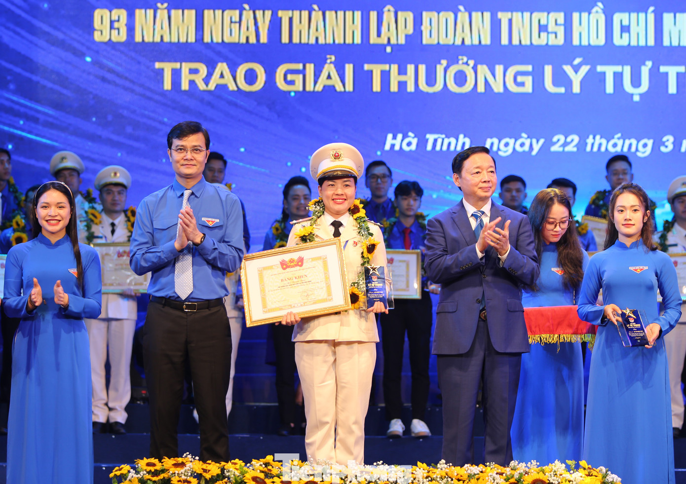 100 đại biểu trên cả nước đã được T.Ư Đoàn TNCS Hồ Chí Minh trao tặng Giải thưởng Lý Tự Trọng năm 2024. 100 đại biểu trên cả nước đã được T.Ư Đoàn TNCS Hồ Chí Minh trao tặng Giải thưởng Lý Tự Trọng năm 2024.