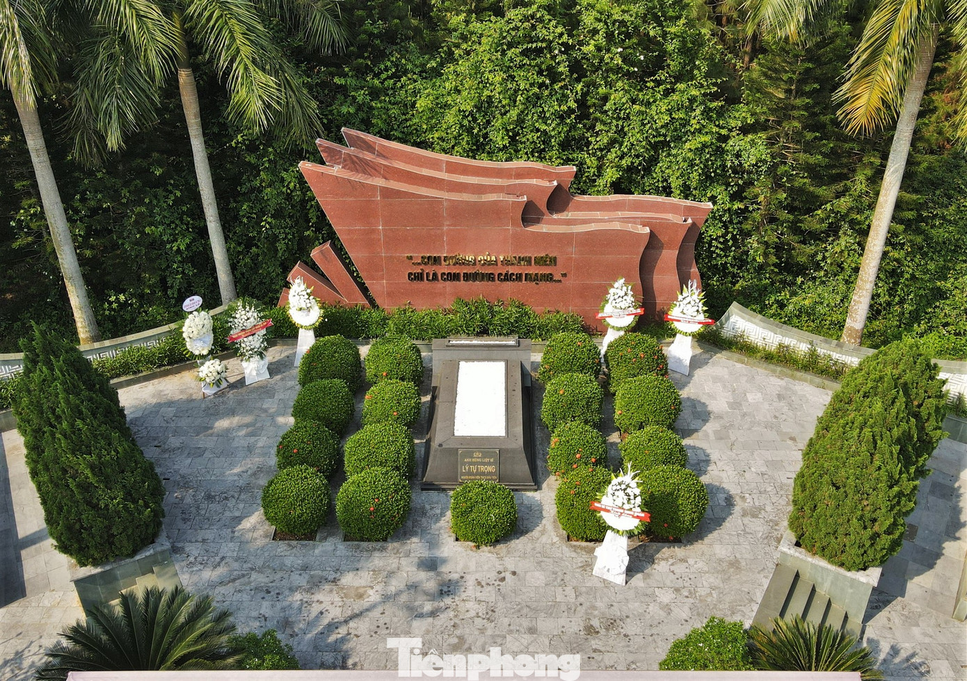 Năm 2011, hài cốt Anh hùng Lý Tự Trọng được tìm thấy tại TP.HCM rồi chuyển về quê nhà Hà Tĩnh. Nơi vị anh hùng an nghỉ nay được xây dựng thành Khu tưởng niệm linh thiêng, trang nghiêm. Năm 2011, hài cốt Anh hùng Lý Tự Trọng được tìm thấy tại TP.HCM rồi chuyển về quê nhà Hà Tĩnh. Nơi vị anh hùng an nghỉ nay được xây dựng thành Khu tưởng niệm linh thiêng, trang nghiêm.