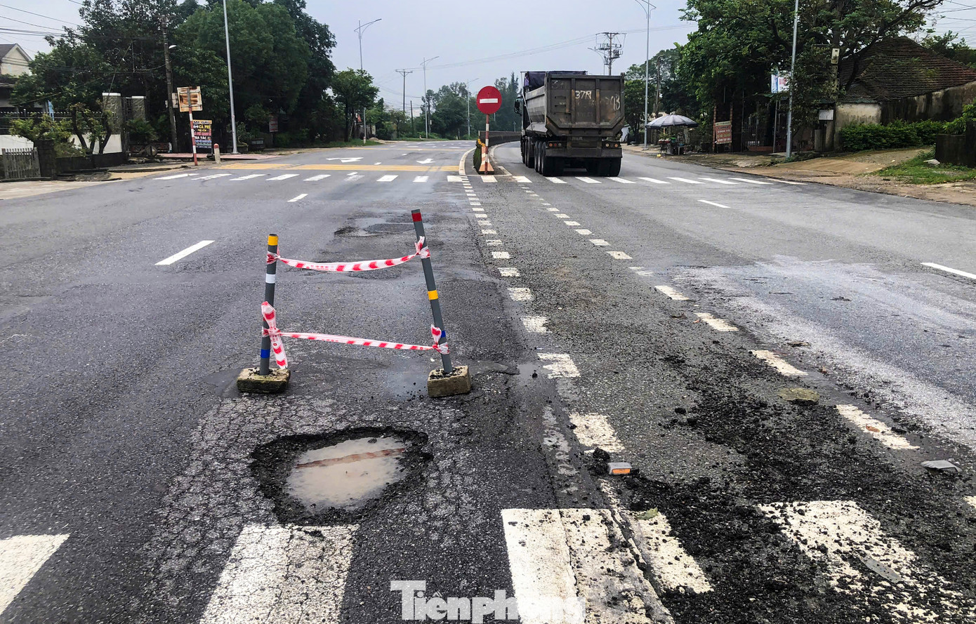 Hàng chục điểm hư hỏng trên quốc lộ đoạn qua Hà Tĩnh sau đợt mưa.