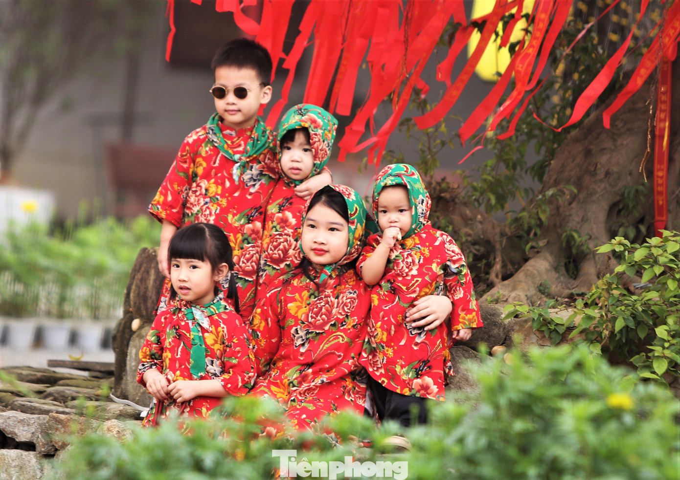 Các em nhỏ được gia đình đưa tới chụp ảnh tại các không gian của chùa. Theo trụ trì chùa Phổ Độ, với cách trang trí khác lạ và đặc biệt có sự xuất hiện của linh vật rồng chầu, chùa dự kiến sẽ đón khoảng 25.000 lượt phật tử, du khách tới tham quan, chiêm bái.