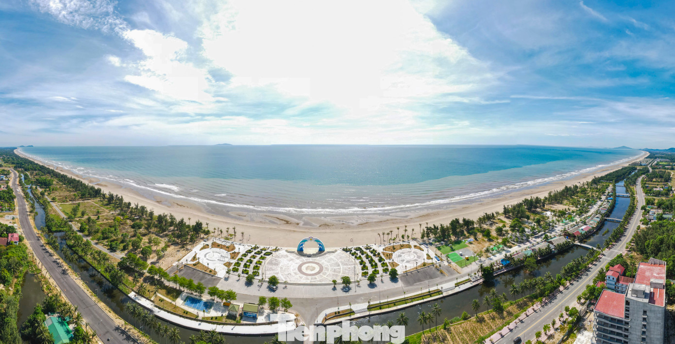 Khu du lịch biển Xuân Thành, huyện Nghi Xuân (Hà Tĩnh), rộng hơn 500ha, có bờ biển dài khoảng 5 km, bãi tắm thoải. Mỗi năm đón hàng chục nghìn lượt khách tham quan, nghỉ dưỡng.