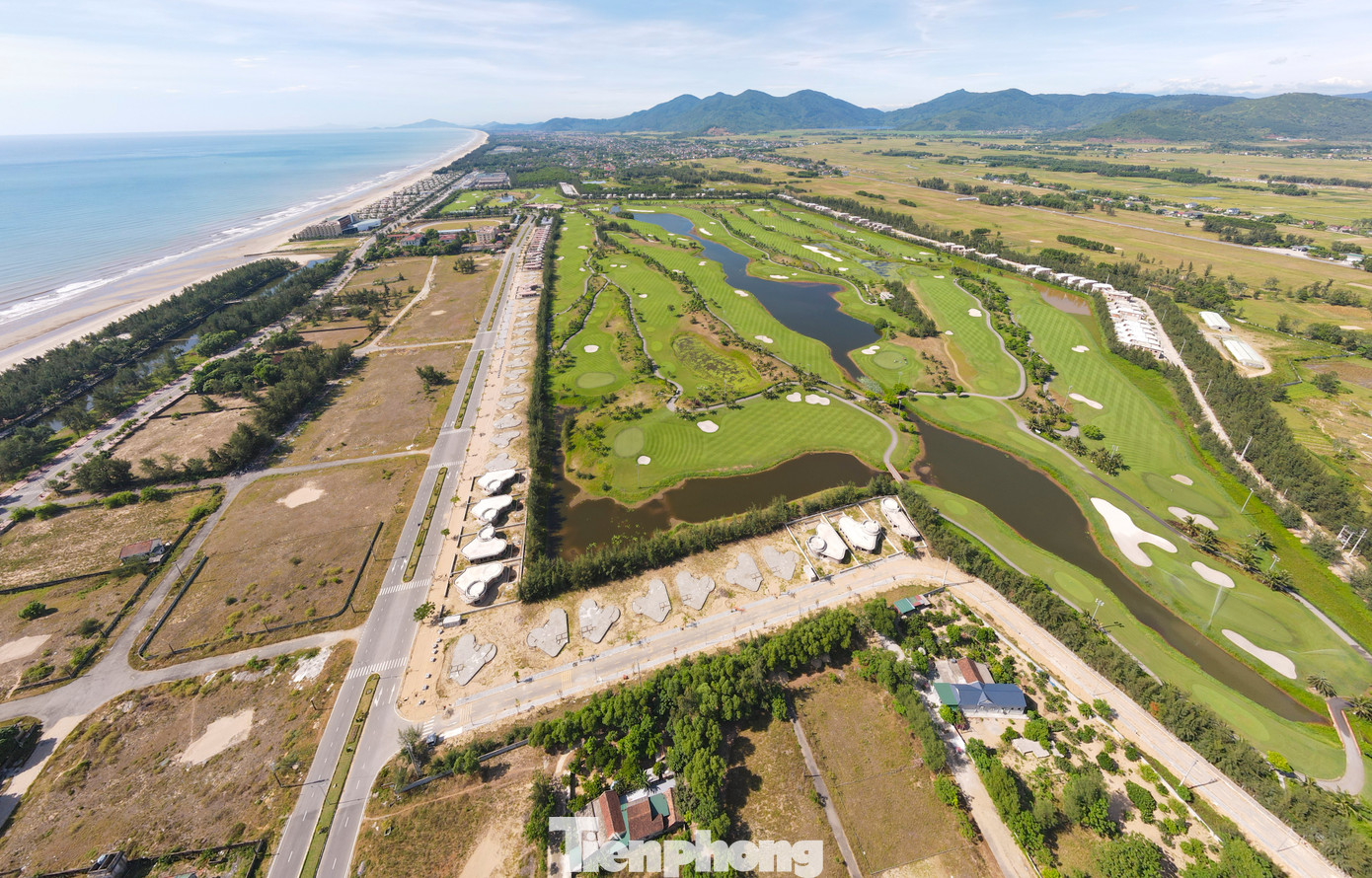 Cụ thể có 7 dự án được UBND tỉnh, UBND huyện Nghi Xuân chấp thuận chủ trương đầu tư theo quy định của Luật Đầu tư; 10 dự án không có quyết định chủ trương đầu tư nhưng được UBND tỉnh giao đất, cho thuê đất; 27 dự án không có quyết định đầu tư nhưng được UBND huyện Nghi Xuân giao đất, cho thuê đất (27 dự án); 29 trường hợp còn lại do UBND xã Xuân Thành giao đất, cho thuê đất, đổi đất.