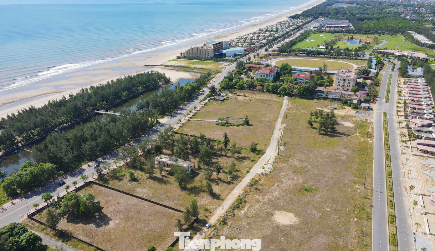 Theo ông Trần Việt Hà - Giám đốc Sở Kế hoạch và Đầu tư Hà Tĩnh, trình bày tại kỳ họp HĐND tỉnh lần thứ 20, khóa XVIII, toàn tỉnh hiện 313 dự án chậm tiến độ, cần phải tiến hành xử lý.