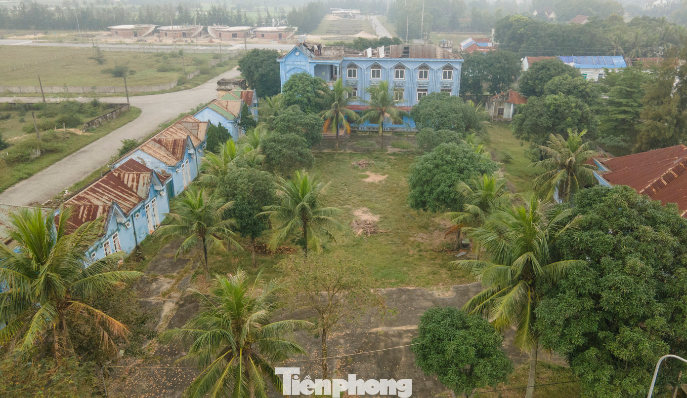 Đại diện Ban Quản lý dịch vụ công ích và các điểm du lịch huyện Nghi Xuân cho biết, việc hàng loạt dự án không triển khai hoặc chậm tiến độ đã kìm hãm sự phát triển du lịch địa phương. Huyện cùng các đoàn thanh tra của tỉnh đang rà soát để xác định các vướng mắc, tồn tại các dự án để có phương án xử lý, thu hồi các dự án vi phạm.