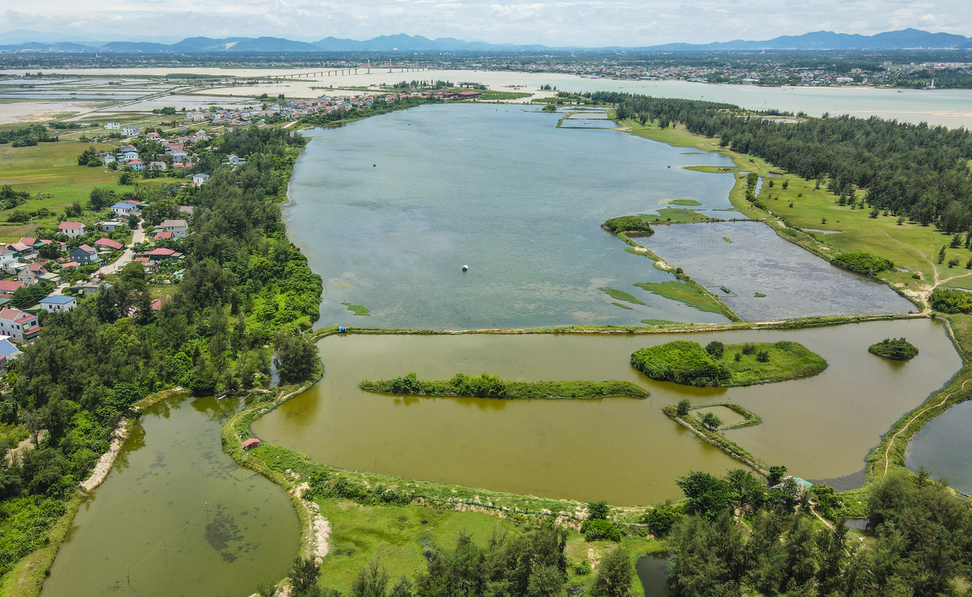 Đồng thời, đáp ứng nhu cầu về thương mại - dịch vụ và du lịch cao cấp cho người dân, du khách trong và ngoài nước. Hiện, khu vực quy hoạch là Khu du lịch sinh thái biển đang là bãi lớn đầm lầy, chạy dọc biển là rừng phi lao. Người dân và địa phương đang chờ sự thay đổi khi nhà đầu tư vào xây dựng. Đồng thời, đáp ứng nhu cầu về thương mại - dịch vụ và du lịch cao cấp cho người dân, du khách trong và ngoài nước. Hiện, khu vực quy hoạch là Khu du lịch sinh thái biển đang là bãi lớn đầm lầy, chạy dọc biển là rừng phi lao. Người dân và địa phương đang chờ sự thay đổi khi nhà đầu tư vào xây dựng.