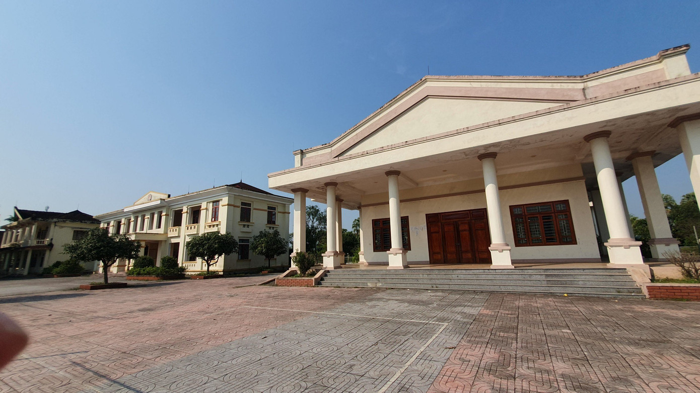 Hàng loạt trụ sở dôi dư, chưa được xử lý sau sáp nhập ở Hà Tĩnh.