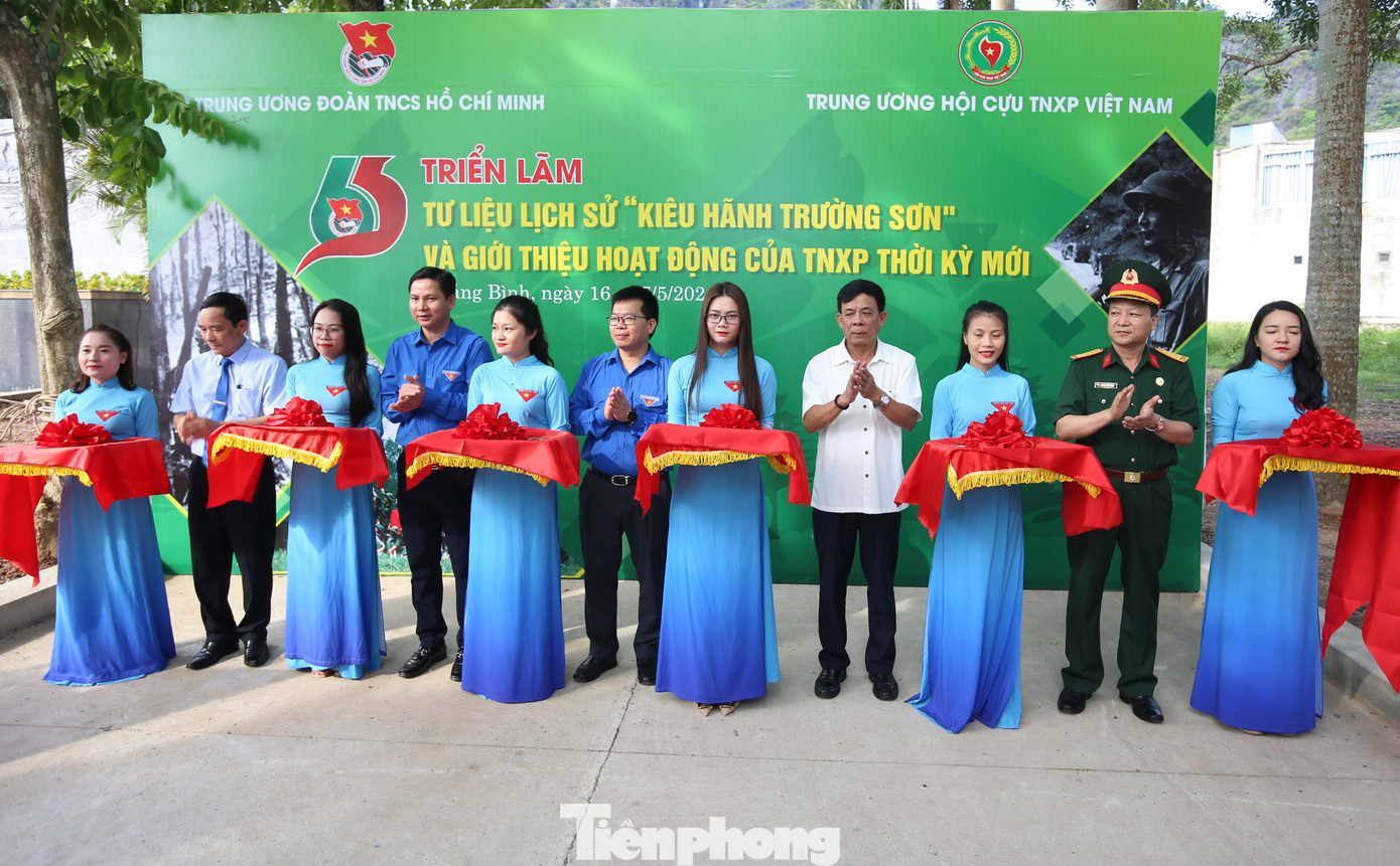 Tại đây cũng diễn ra lễ khai mạc Triển lãm trưng bày hình ảnh, tư liệu lịch sử chủ đề “Kiêu hãnh Trường Sơn” và giới thiệu hoạt động của thanh niên xung phong trong thời kỳ mới.