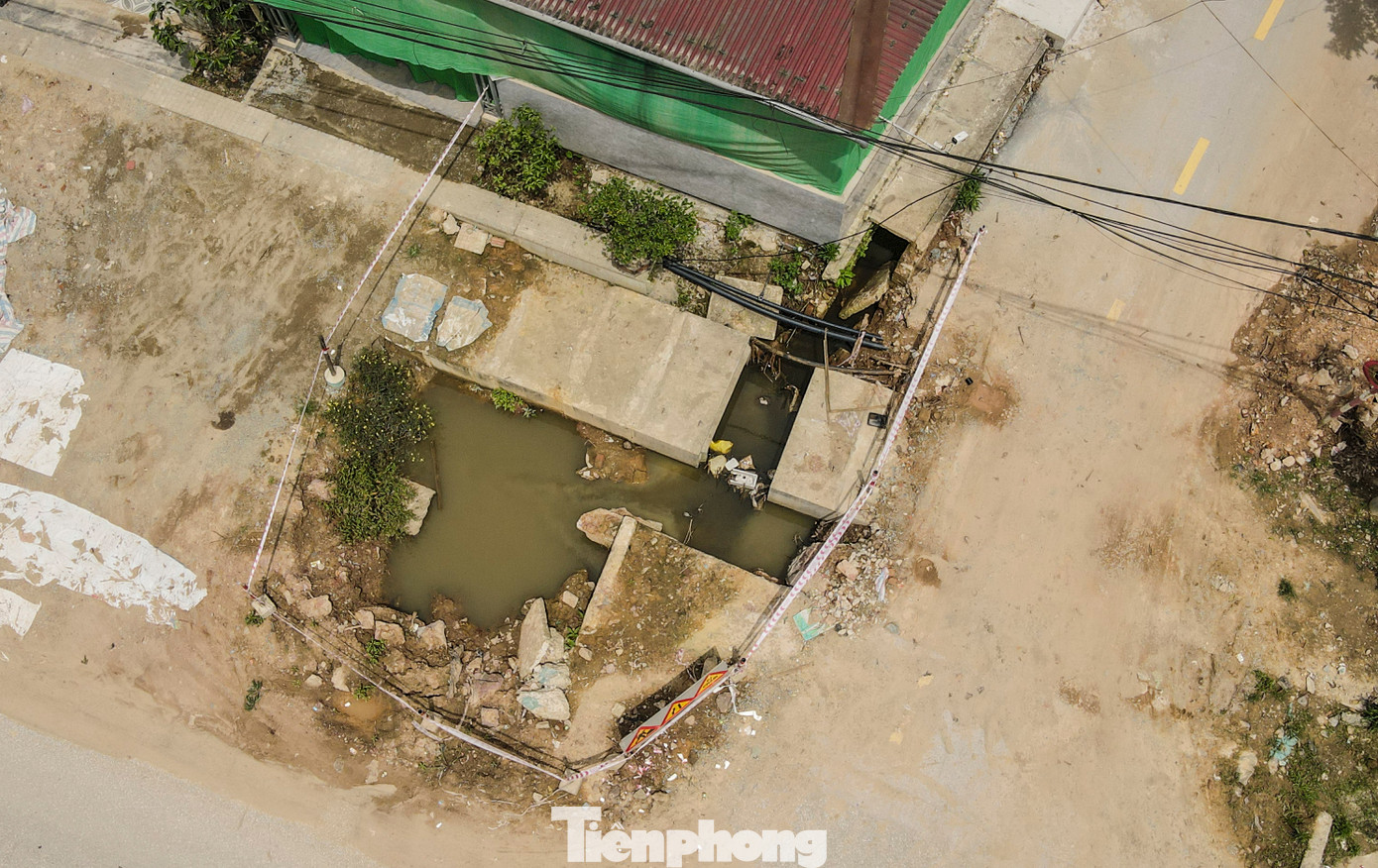 Một số cống thoát nước chưa hoàn thiện, tiềm ẩn nhiều nguy cơ nguy hiểm, mất an toàn. Một số cống thoát nước chưa hoàn thiện, tiềm ẩn nhiều nguy cơ nguy hiểm, mất an toàn.