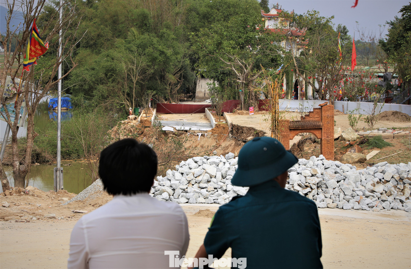 Mọi hoạt động tại đền cũng được tạm dừng để ngành chức năng làm rõ nguyên nhân.