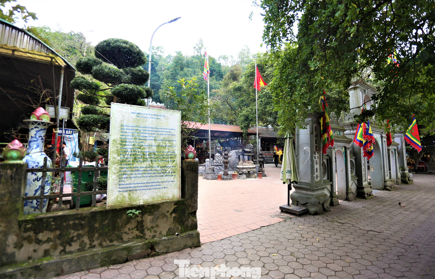 Đoàn thanh tra chỉ ra nhiều bất cập trong công tác quản lý, hoạt động tại đền Chợ Củi. Đoàn thanh tra chỉ ra nhiều bất cập trong công tác quản lý, hoạt động tại đền Chợ Củi.