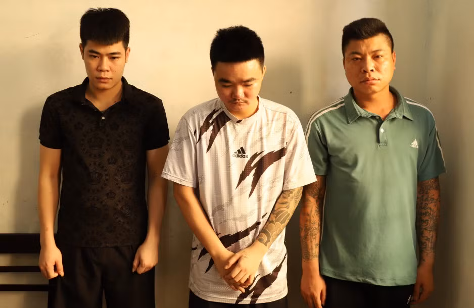 Đối tượng Thành, Thư, Anh tại cơ quan điều tra.