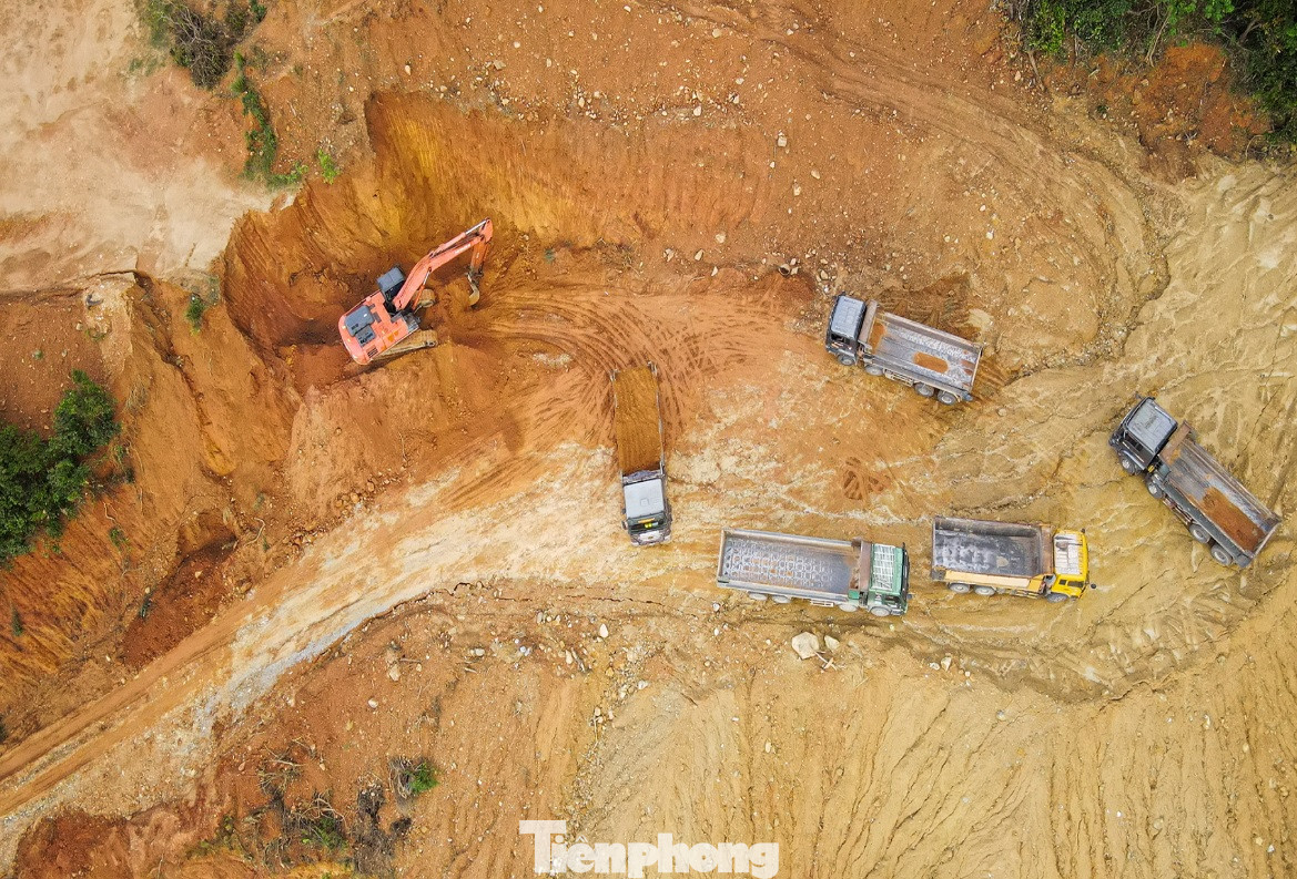 Giám đốc Công ty CP Lạc An thừa nhận bán đất cho các công trình thuộc Ban quản lý dự án Đầu tư xây dựng Khu vực Khu Kinh tế tỉnh Hà Tĩnh làm chủ đầu tư khi chưa hoàn thiện thủ tục. Giám đốc Công ty CP Lạc An thừa nhận bán đất cho các công trình thuộc Ban quản lý dự án Đầu tư xây dựng Khu vực Khu Kinh tế tỉnh Hà Tĩnh làm chủ đầu tư khi chưa hoàn thiện thủ tục.