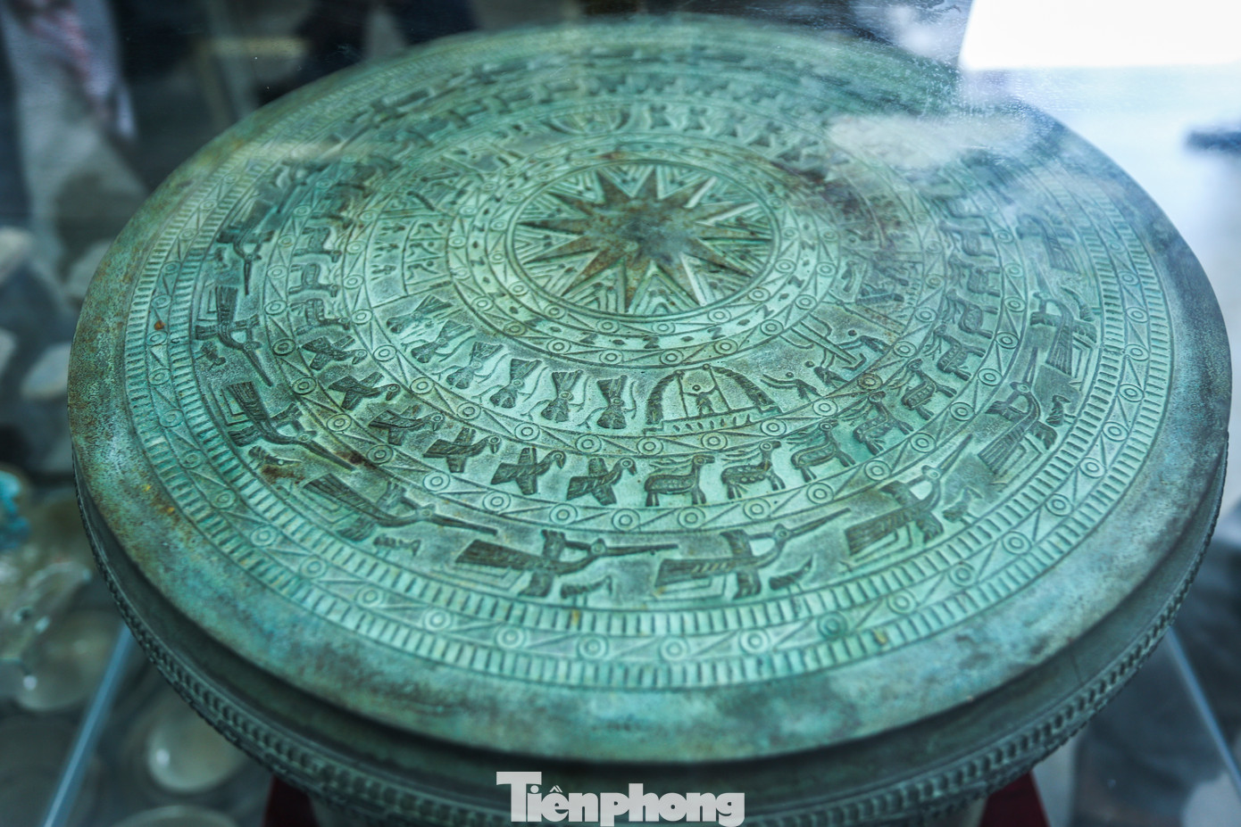 Các hiện vật được trưng bày, xử lý khoa học bởi các chuyên gia bảo tàng và có thêm sự tư vấn của các nhà sử học, văn hóa học...