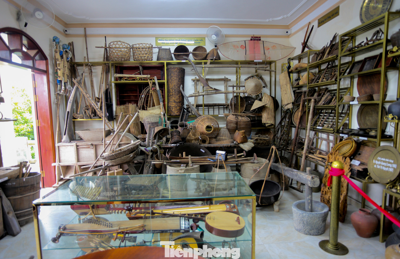 Các hiện vật được trưng bày, xử lý khoa học bởi các chuyên gia bảo tàng và có thêm sự tư vấn của các nhà sử học, văn hóa học...