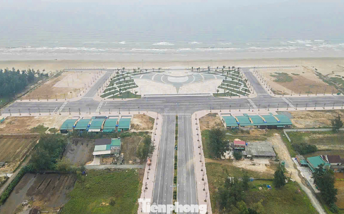 Toàn cảnh quảng trường khu du lịch biển Kỳ Ninh.