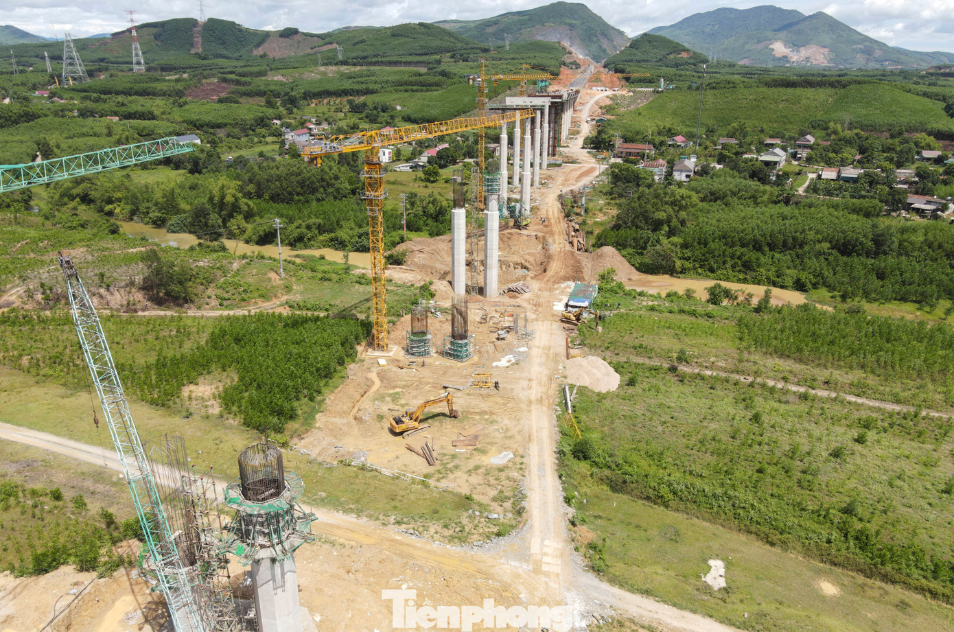 Trước yêu cầu hoàn thành, bàn giao vào tháng 4/2025, hiện nhà thầu đang đẩy tiến độ dự án Vũng Áng – Bùng để đạt mục tiêu đề ra.