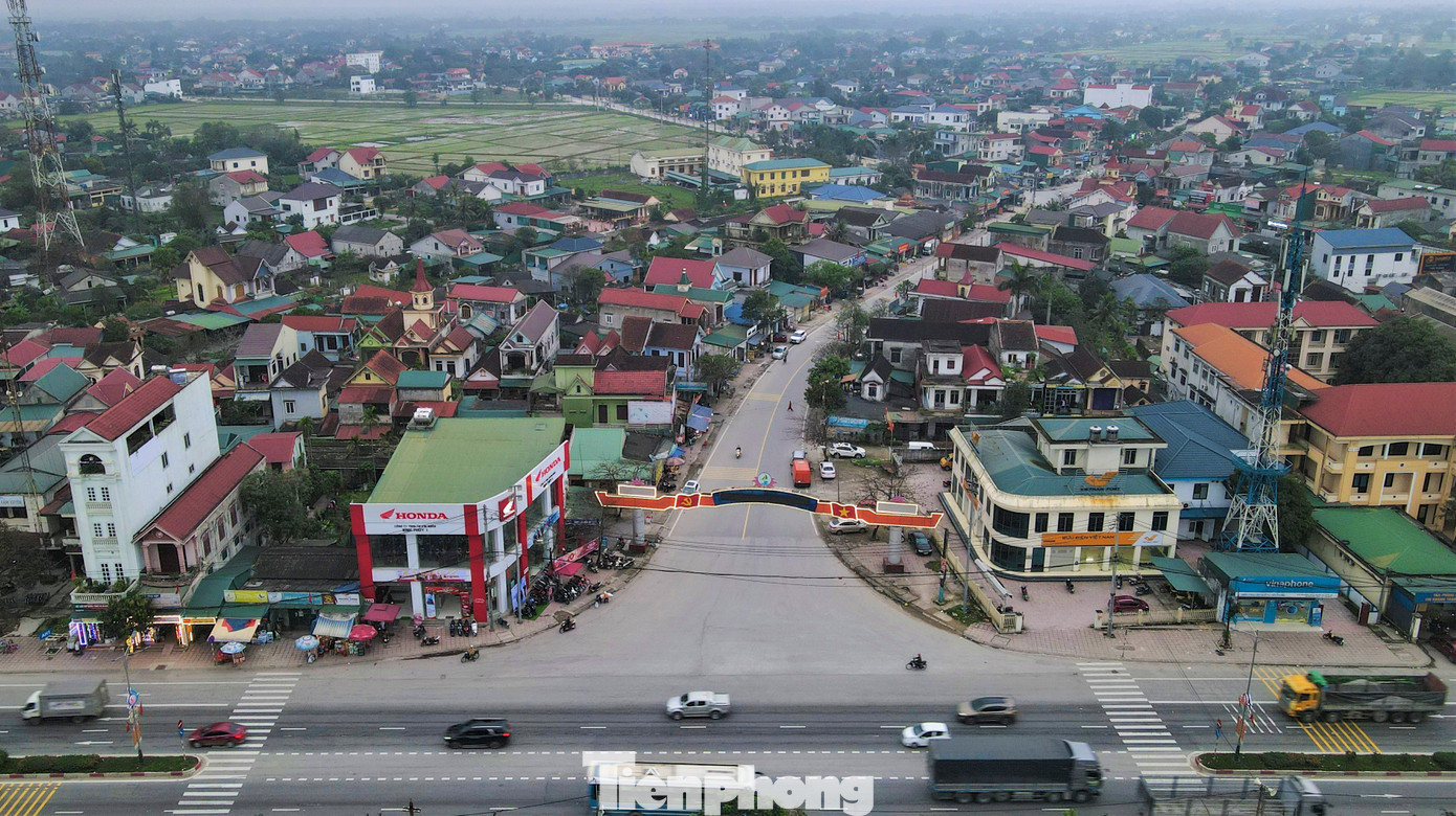 Điểm cuối tuyến quốc lộ 8C qua huyện Cẩm Xuyên giao nhau với quốc lộ 1A.