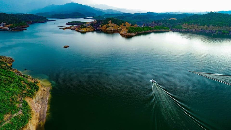 Vườn Quốc gia (VQG) Vũ Quang (Hà Tĩnh) nằm ở độ cao 1.400m so với mực nước biển. Nơi đây được biết đến là một trong những trung tâm đa dạng sinh học bậc nhất của Việt Nam, trong đó có nhiều loài nguy cấp quý hiếm cần được ưu tiên bảo tồn.