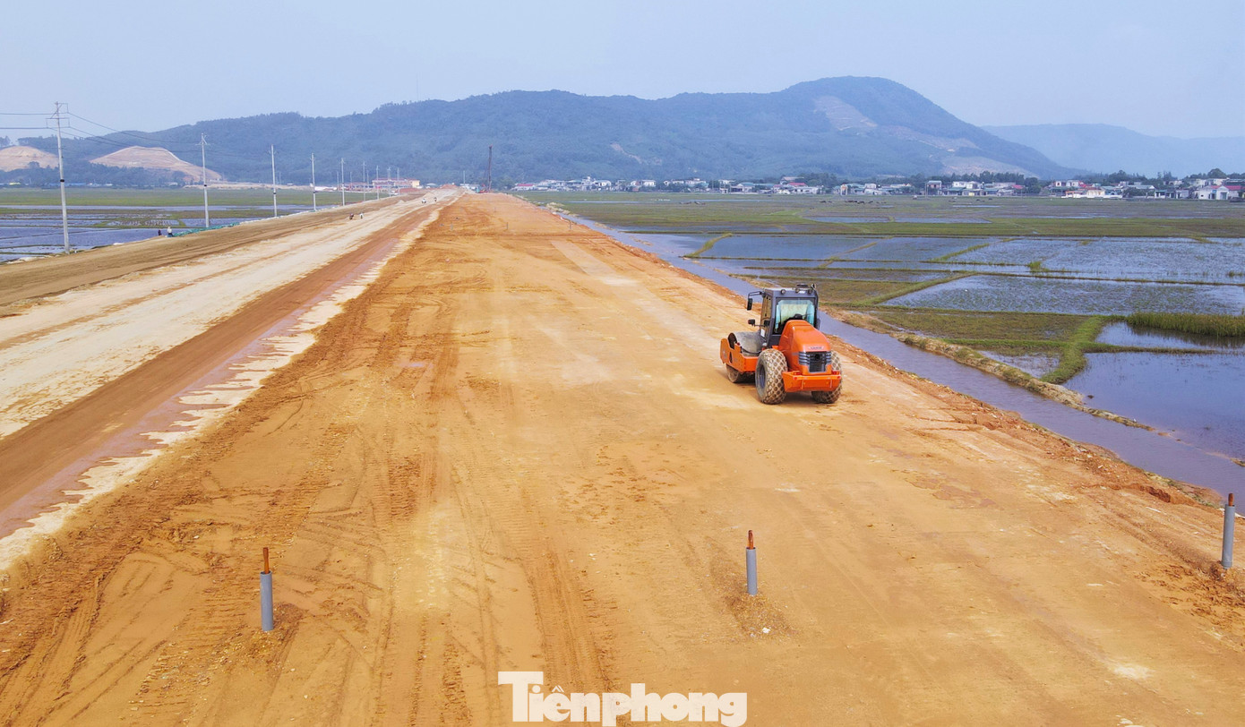 Đây là dự án trọng điểm, có tính kết nối, chia sẻ giao thông, tạo điều kiện thu hút đầu tư nên các nhà thầu đang tập trung nguồn lực để thi công.