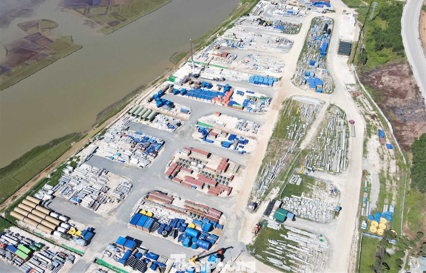 Cấu kiện, vật liệu thi công các gói thầu được chuẩn bị sẵn, đảm bảo thi công theo tiến độ đề ra.