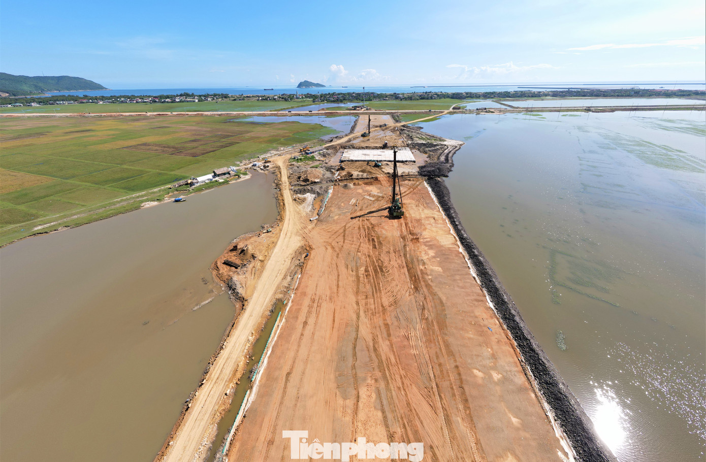 Hình hài các tuyến đường kết nối, phát triển Khu kinh tế Vũng Áng.