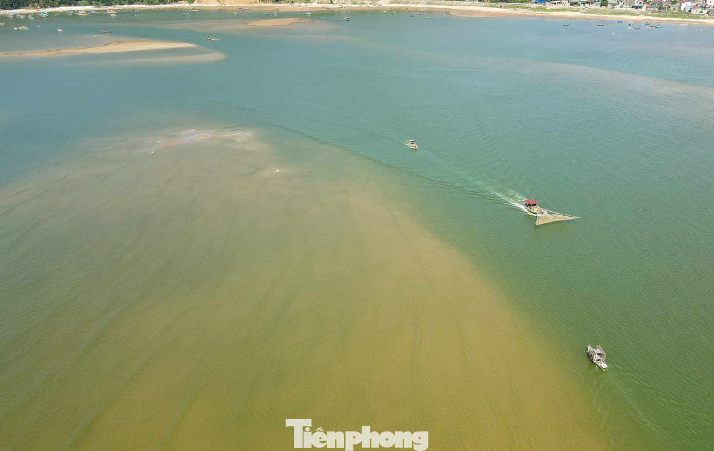 Chính quyền địa phương cho biết việc cảng được đầu tư xây dựng hiện đại, đồng bộ đóng vai trò rất lớn cho ngư dân yên tâm bám biển và sự phát triển địa phương. Tuy nhiên, quá trình đưa vào hoạt động nếu luồng lạch không được nạo vét sẽ gây ảnh hưởng lớn đến việc đi lại của tàu thuyền.