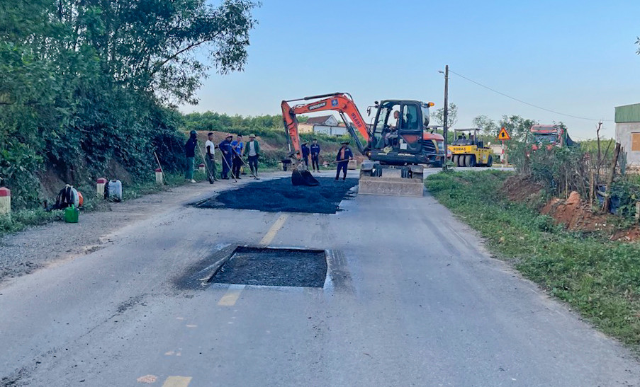 Chủ đầu tư cũng nhiều lần sửa chữa và yêu cầu ngành chức năng có văn bản gửi UBND huyện Kỳ Anh và các xã có tuyến đường đi qua giám sát, quản lý để hạn chế phương tiện, đảm bảo an toàn cho người qua lại.