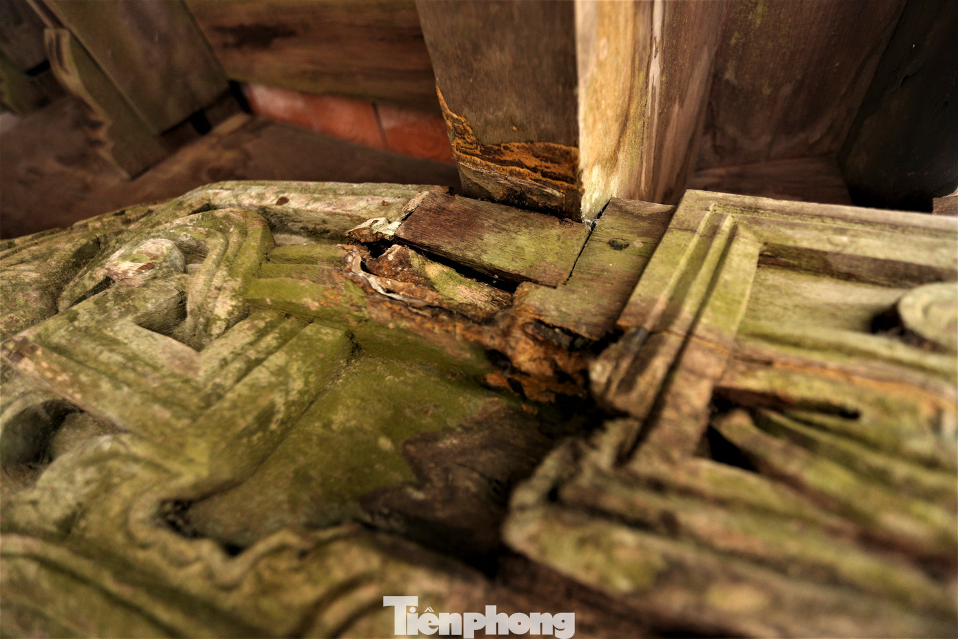 Trải qua hơn 360 năm và nhiều lần trùng tu song đến nay nhiều hạng mục của đình bị xuống cấp như thấm dột qua mái ngói làm gỗ mối mọt, mục rỗng. Nhiều phần mái võng nghiêng, rạn nứt các trụ cột của đình.