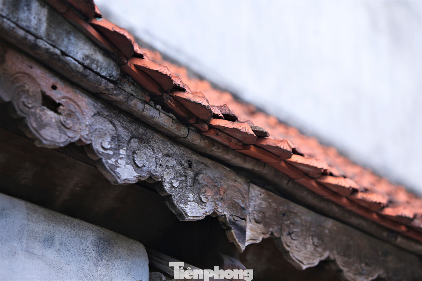 Trải qua hơn 360 năm và nhiều lần trùng tu song đến nay nhiều hạng mục của đình bị xuống cấp như thấm dột qua mái ngói làm gỗ mối mọt, mục rỗng. Nhiều phần mái võng nghiêng, rạn nứt các trụ cột của đình.