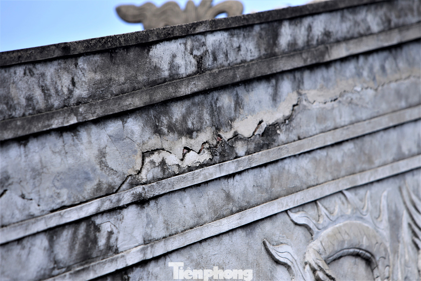 Trải qua hơn 360 năm và nhiều lần trùng tu song đến nay nhiều hạng mục của đình bị xuống cấp như thấm dột qua mái ngói làm gỗ mối mọt, mục rỗng. Nhiều phần mái võng nghiêng, rạn nứt các trụ cột của đình.