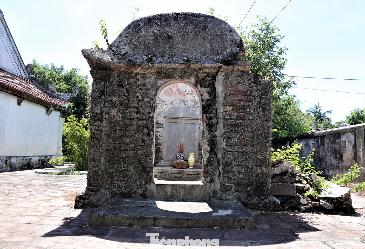 Tháng 8/2021, xã Xuân Hội đã tiến hành trùng tu, sửa chữa một số hạng mục như nhà bia.