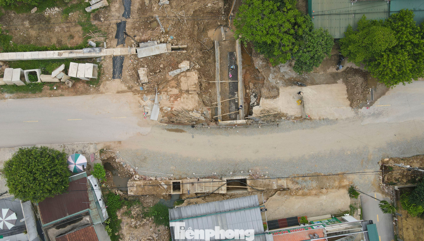 "Dự án mới đạt hơn 30% do đang còn 160/900 hộ dân vướng mặt bằng chưa bàn giao. Đơn vị đang phối hợp với địa phương để sớm bàn giao mặt bằng cho các đơn vị thi công theo tiến độ đề ra", ông Thành nói.