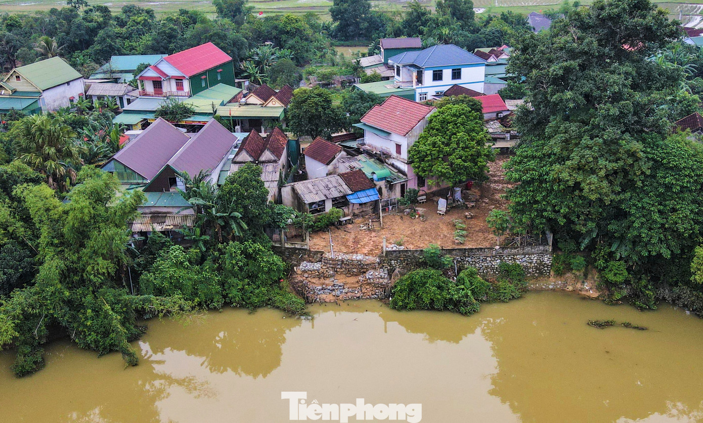 Ngày đêm xây kè khắc phục sạt lở bờ sông ở Hà Tĩnh ảnh 3