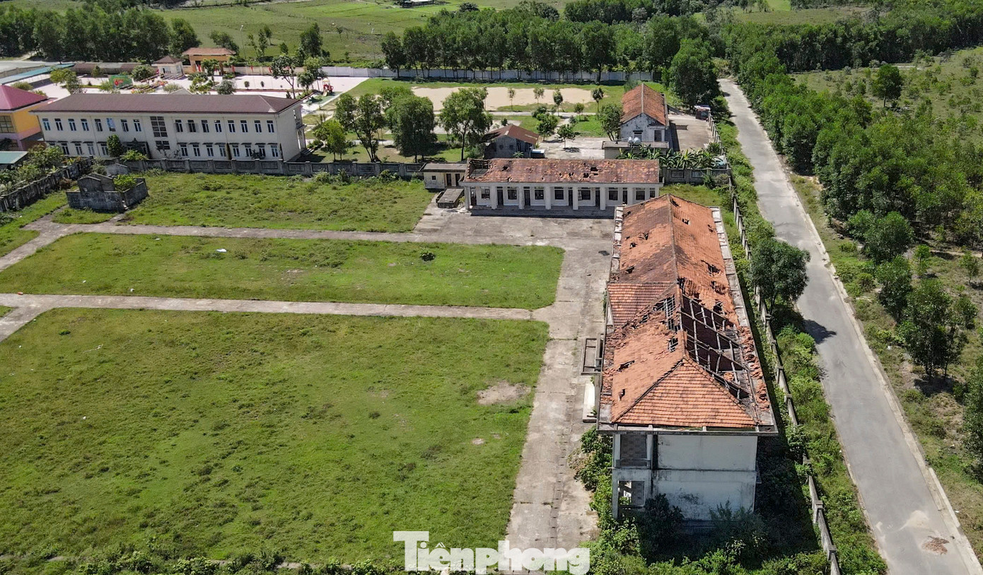 Theo ghi nhận, Trường THCS Kỳ Lợi được xây dựng trên khu đất rộng hơn 2.000 m2 với một dãy nhà hai tầng 10 phòng học và dãy nhà hiệu bộ.