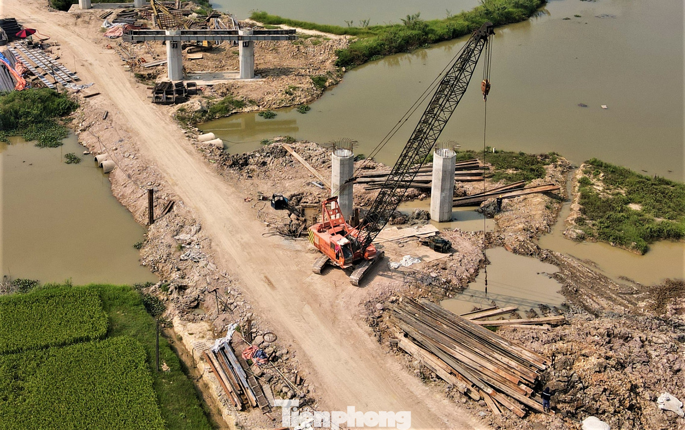 Cầu vượt sông qua xã Sơn Lộc (huyện Can Lộc).