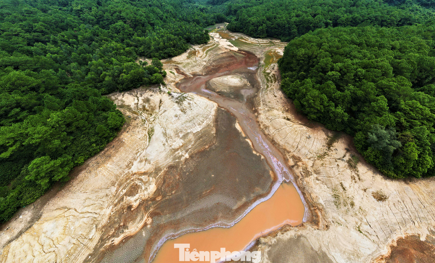 Theo người dân địa phương, năm 2014, nước tại hồ Thiên Tượng cũng xuống thấp. Sau 9 năm, mực nước tại hồ lại cạn kiệt.