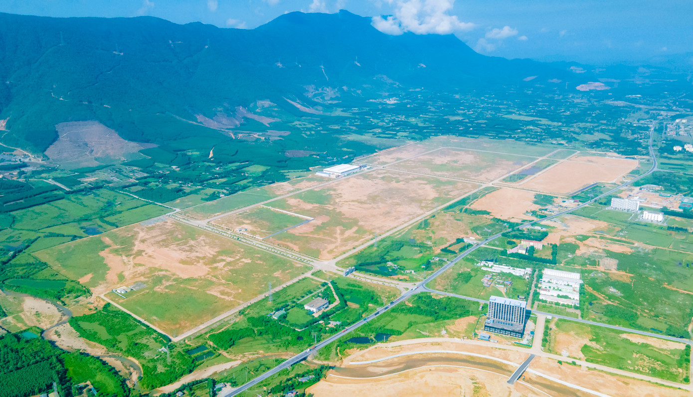 Quy mô lớn, hạ tầng đầu tư đồng bộ giúp KCN Phú Vinh đáp ứng yêu cầu cho các ngành công nghiệp.