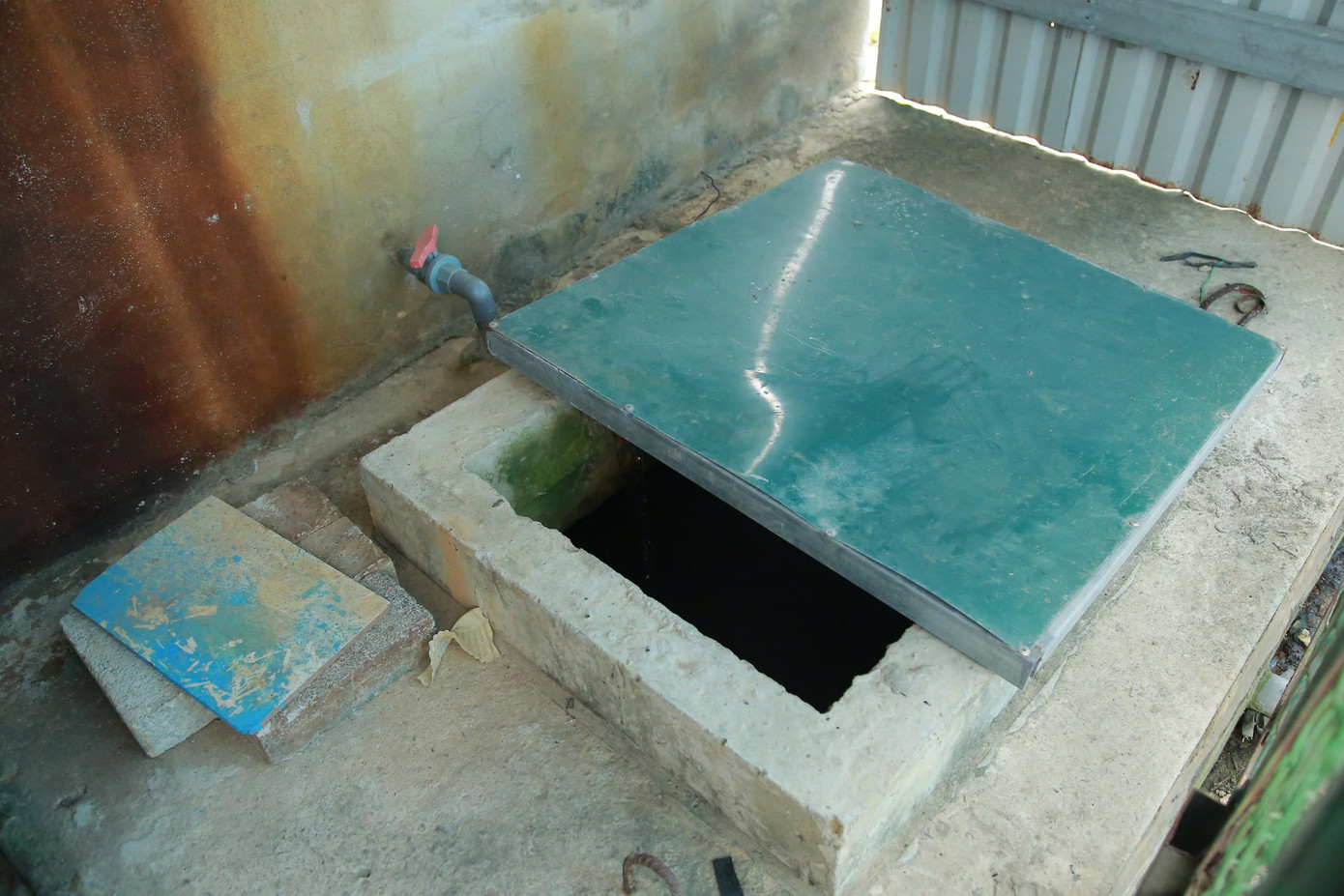 Bể nước nơi xảy ra vụ việc. Bể nước nơi xảy ra vụ việc.