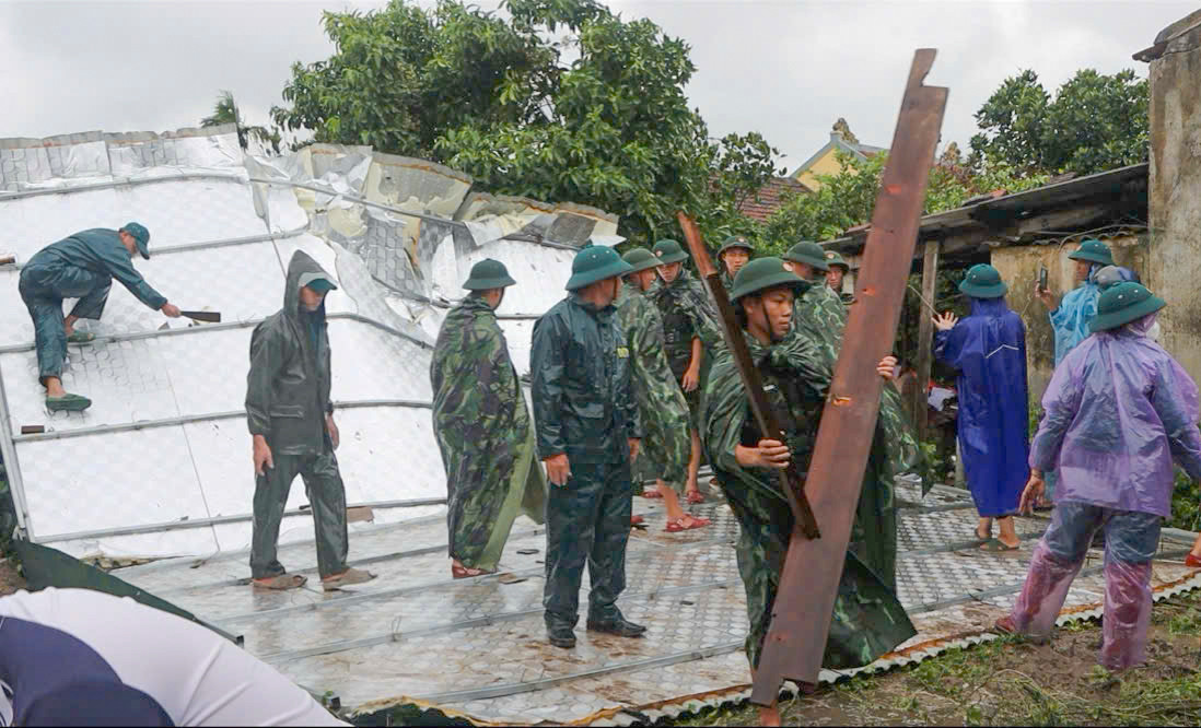 Hà Tĩnh đang mưa lớn do ảnh hưởng của bão số 1 (Wutip). Hà Tĩnh đang mưa lớn do ảnh hưởng của bão số 1 (Wutip).