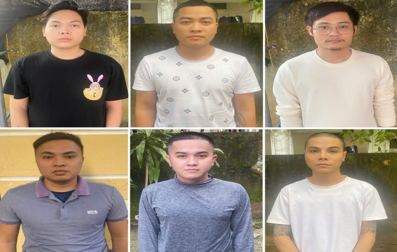 Công an đồng loạt triệt phá, bắt nhiều đối tượng, thu nhiều vũ khí. Công an đồng loạt triệt phá, bắt nhiều đối tượng, thu nhiều vũ khí.