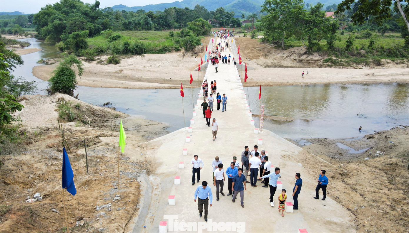 Ông Phan Văn Giáp - Chủ tịch UBND huyện Tân Kỳ - cho biết việc cây cầu được xây dựng, đưa vào sử dụng không chỉ phục vụ đi lại cho người dân địa phương, trẻ em tới trường mà còn nâng cao, phát triển kinh tế, xã hội của huyện nhà.
