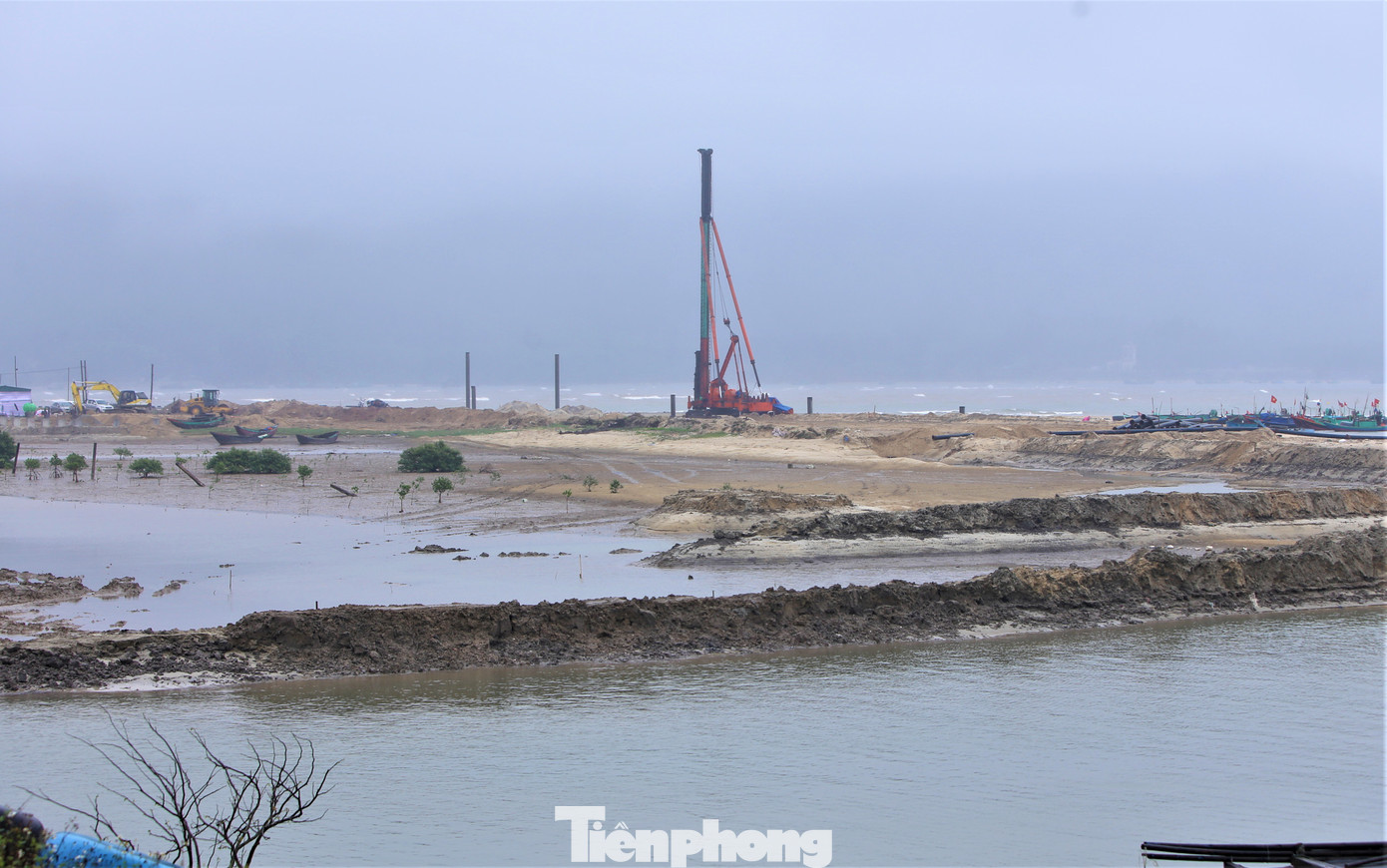 Dự án xây dựng cảng cá Cửa Nhượng được triển khai xây dựng.