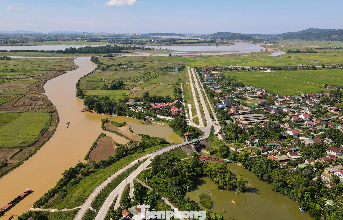 Chính quyền thị xã Hồng Lĩnh và huyện Đức Thọ cho biết quy mô đê La Giang đã được đầu tư nâng cấp lớn hơn nhiều so với trước đây. Để đảm bảo an toàn cho đê La Giang, trước mùa mưa lũ hằng năm, các địa phương chủ động kiểm tra, xử lý các vấn đề cấp bách. Các vật tư phục vụ gia cố đê cũng được chuẩn bị sẵn. Chính quyền thị xã Hồng Lĩnh và huyện Đức Thọ cho biết quy mô đê La Giang đã được đầu tư nâng cấp lớn hơn nhiều so với trước đây. Để đảm bảo an toàn cho đê La Giang, trước mùa mưa lũ hằng năm, các địa phương chủ động kiểm tra, xử lý các vấn đề cấp bách. Các vật tư phục vụ gia cố đê cũng được chuẩn bị sẵn.