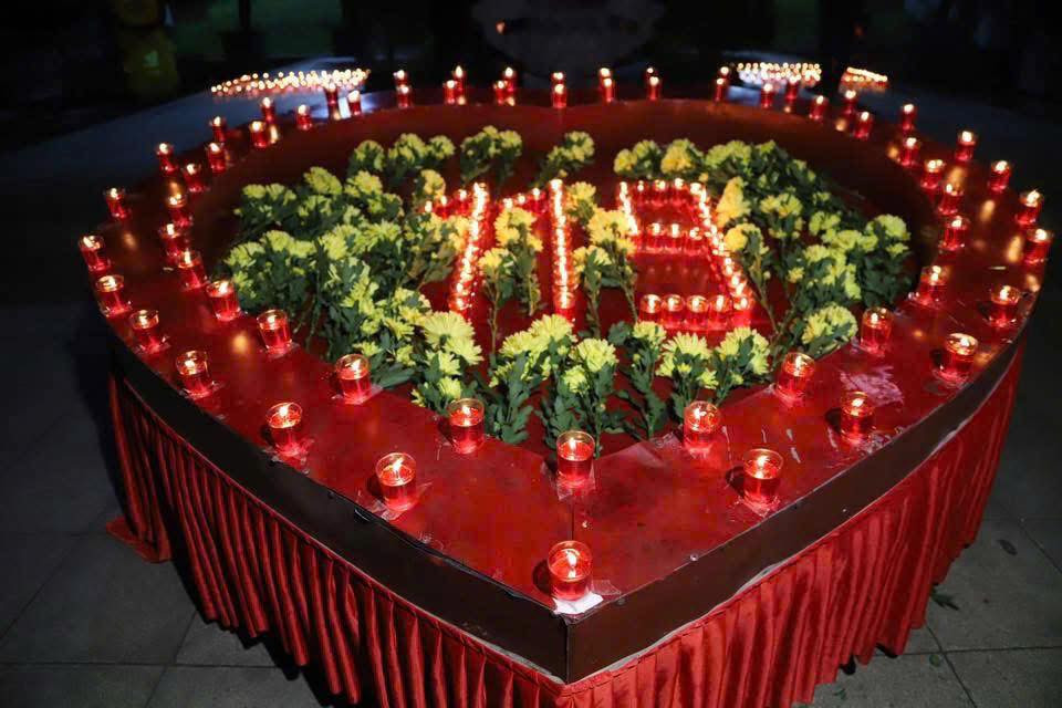 119 ngọn nến, tượng trưng cho 119 năm ngày sinh của cố Tổng Bí thư Hà Huy Tập.