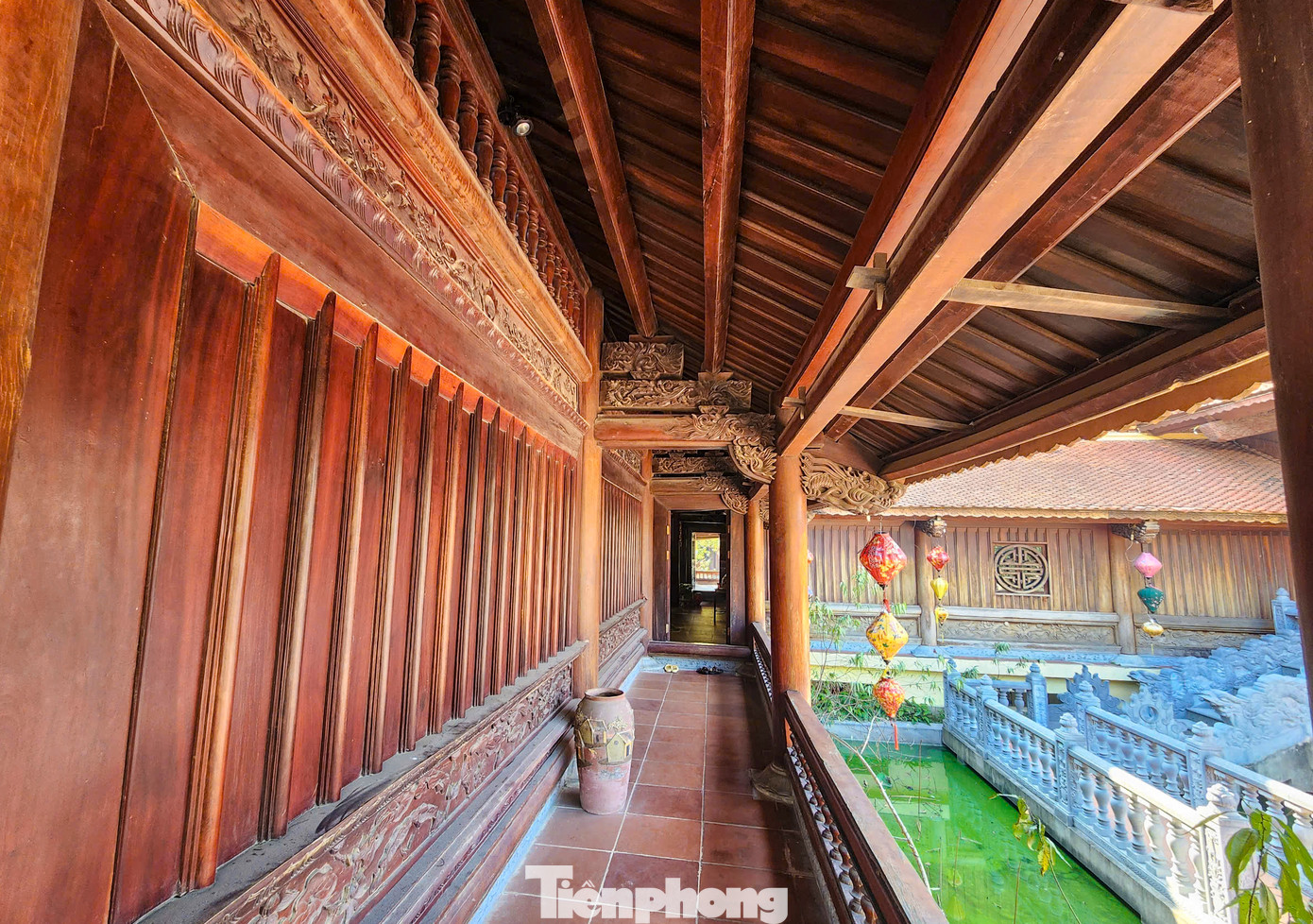 Các hạng mục chính được đầu tư xây dựng, gồm tòa tam bảo (điện chính), nhà tổ, nhà thập bát la hán, nhà thánh mẫu, nhà tăng, cổng tam quan và lầu chuông, lầu trống. Nhiều hạng mục là các khối gỗ lim lớn, được xem là điểm nhấn tại chùa.