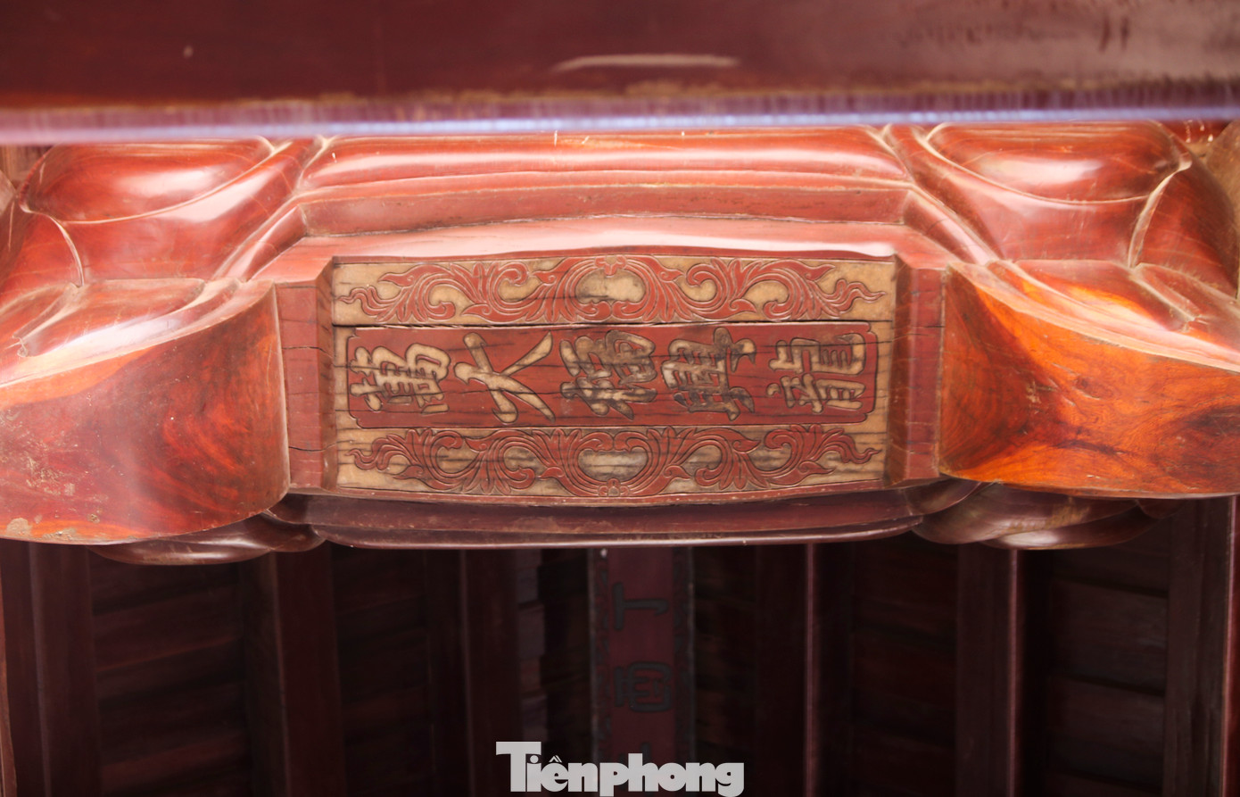 Cổng tam quan chùa Thanh Lương mang đậm nét kiến trúc cổ với nhiều hoa văn biểu tượng hình rồng, cánh sen.