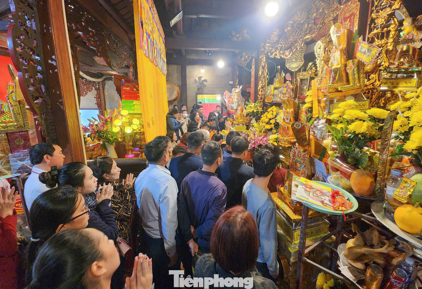 Tại Di tích lịch sử - kiến trúc nghệ thuật quốc gia đền Chợ Củi (còn gọi là đền ông Hoàng Mười ở xã Xuân Hồng, huyện Nghi Xuân) dịp đầu năm cũng có hàng nghìn lượt du khách hành lễ, cầu bình an, tài lộc.