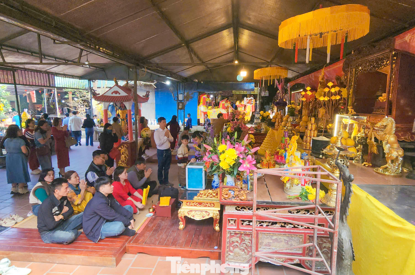 Đại diện Ban quản lý dịch vụ công ích và các điểm du lịch huyện Nghi Xuân cho biết, những ngày đầu năm, lượng khách về đền Chợ Củi đạt hơn 20.000 lượt khách. Tình hình an ninh trật tự, vệ sinh môi trường luôn được đảm bảo ổn định nhằm phục vụ du khách hành hương, chiêm bái.