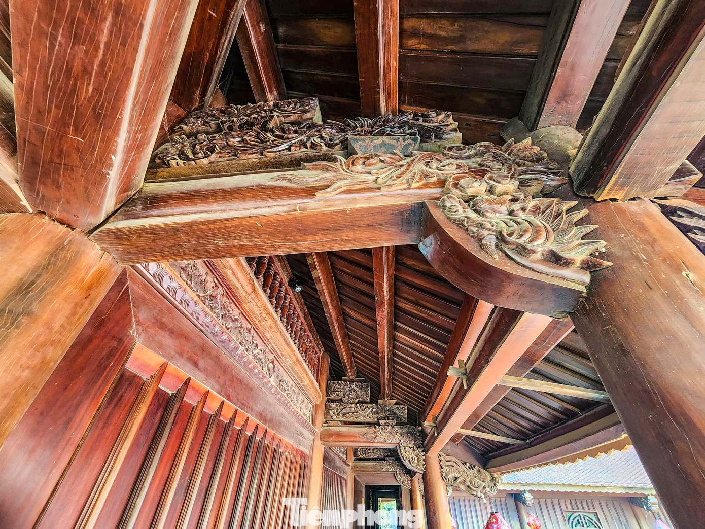 Các hạng mục chính được đầu tư xây dựng, gồm tòa tam bảo (điện chính), nhà tổ, nhà thập bát la hán, nhà thánh mẫu, nhà tăng, cổng tam quan và lầu chuông, lầu trống. Nhiều hạng mục là các khối gỗ lim lớn, được xem là điểm nhấn tại chùa.